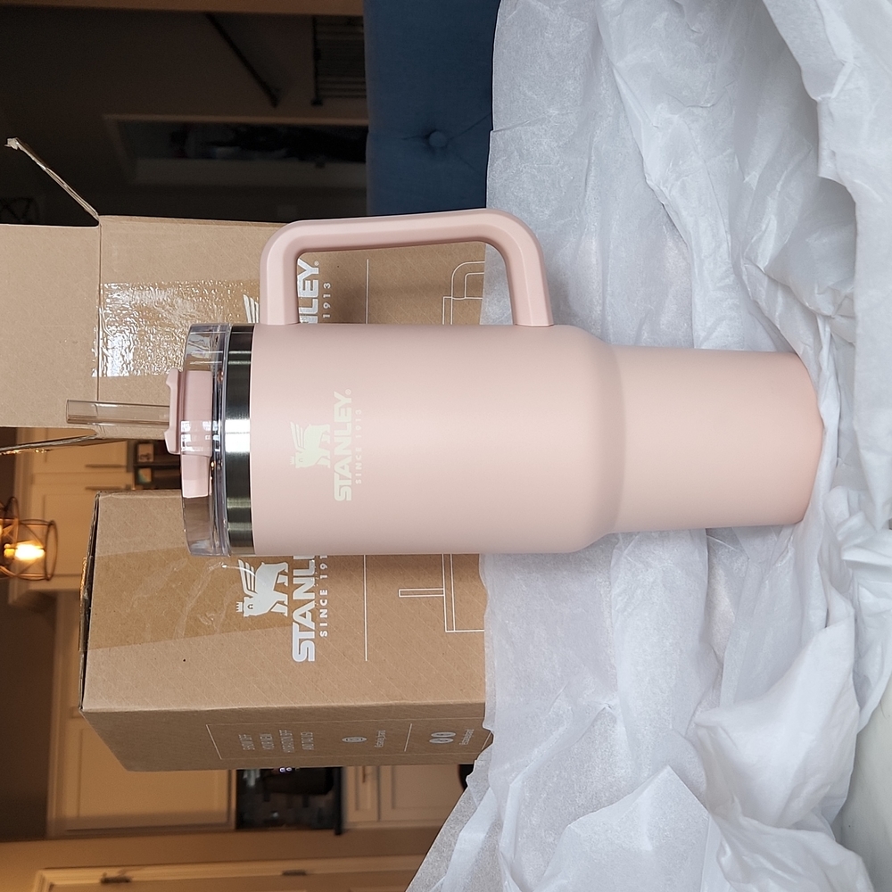 NWT Stanley 40oz Adventure Quencher in Nectar!